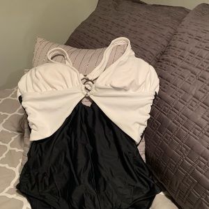 Stunning White/black swimsuit